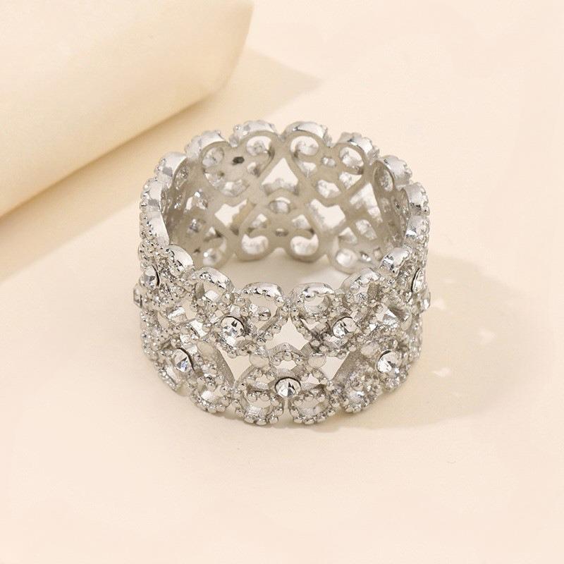 

Retro Silk Mesh Ring Scarf Buckle Versatile and Exquisite Hollow Diamond Multi-functional Ring Scarf Buckles Shawl Buckle срібний
