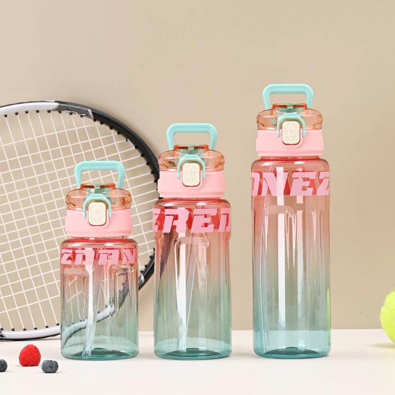 

Спортивная бутылка для воды с градиентным цветом и защитой от падений, с соломинкой, для мужчин и женщин - Идеально подходит для фитнеса, активного отдыха и студентов 640 ML