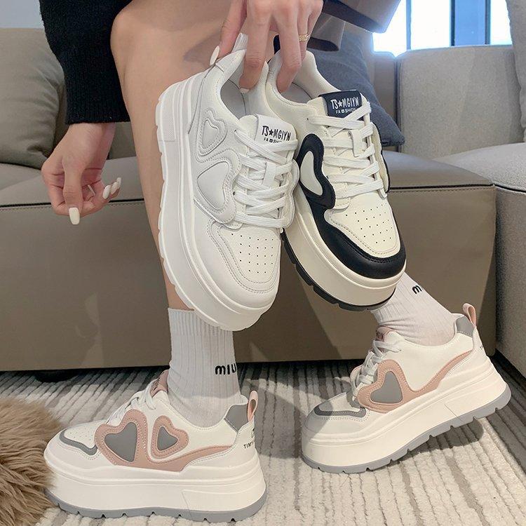 Leather lightweight thick-soled little white shoes women's 2025 spring and autumn new round head height-increasing casual shoes small love board shoes