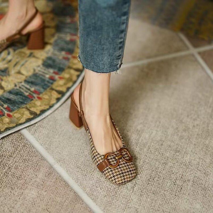 French Retro Square Head Horse Buckle Temperament Sandals Women's Summer 2025 New Plaid Bag Head Thick High Heels