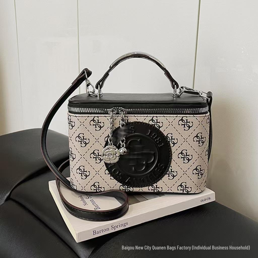 

Трендовая женская сумка-кроссбоди с принтом букв: Универсальный для ношения на плече или через плечо серый