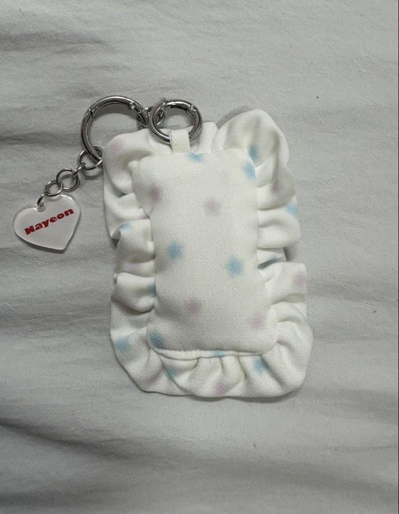 [USED] Twice Nayeon strategy keychain with trading card