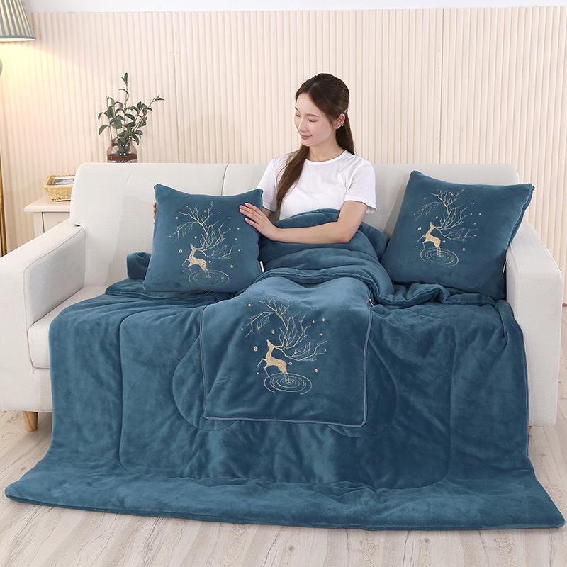 

Зимний бархатный плед «Звездное небо» с оленем, 2025: Плюшевый плед и подушка в комплекте Cushion 40*40cm Unfolds to 105*150±5cm ~2 lbs