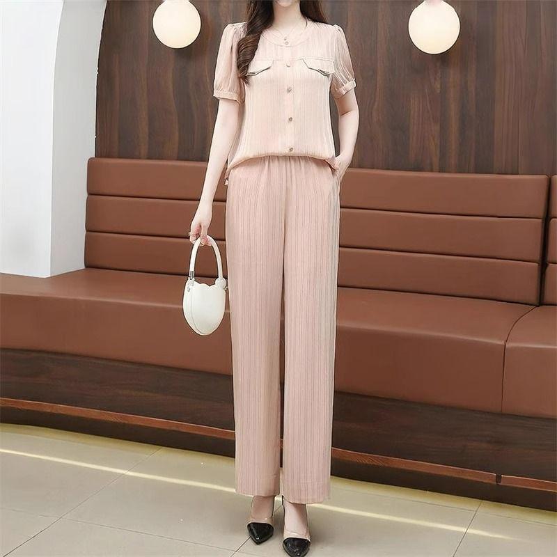 

Трендовый летний женский комплект из двух предметов 2025: Свободный топ с коротким рукавом, закрывающий живот, и брюки с широкими штанинами L (100-115 jin)