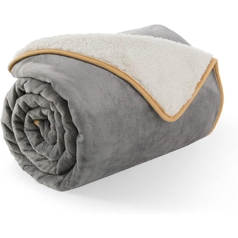 

Warm Plush Pet Blanket: Autumn/Winter Dog & Cat Flannel Quilt with Lambswool 40x60 cm серый