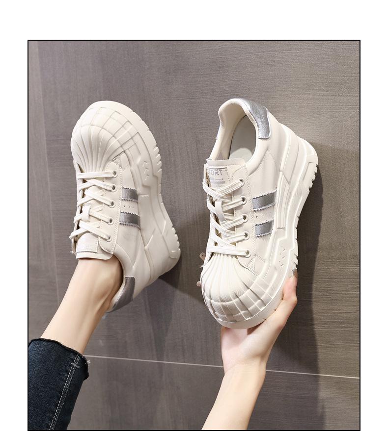 נעלי סניקרס פלטפורמה לבנות עם עקב נסתר, סוליות עבות ועיצוב נושם - אידיאלי ללבוש קז'ואל בסתיו