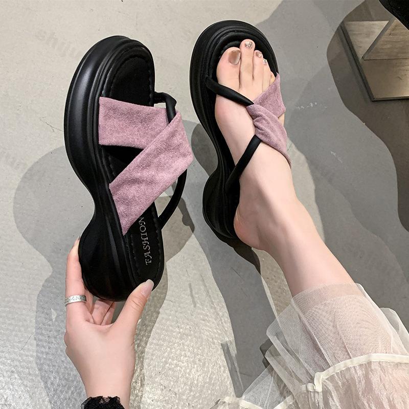 Fashion Beach Casual Slippers 2025 Summer New Fashion Women's Thick Bottom Korean Version Simple Versatile Comfortable Soft sole Sandals