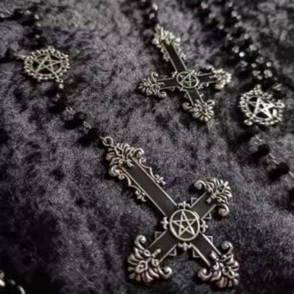 Stylish Cross And Star Pendant Necklace With Electroplated Alloy For Casual Fashion