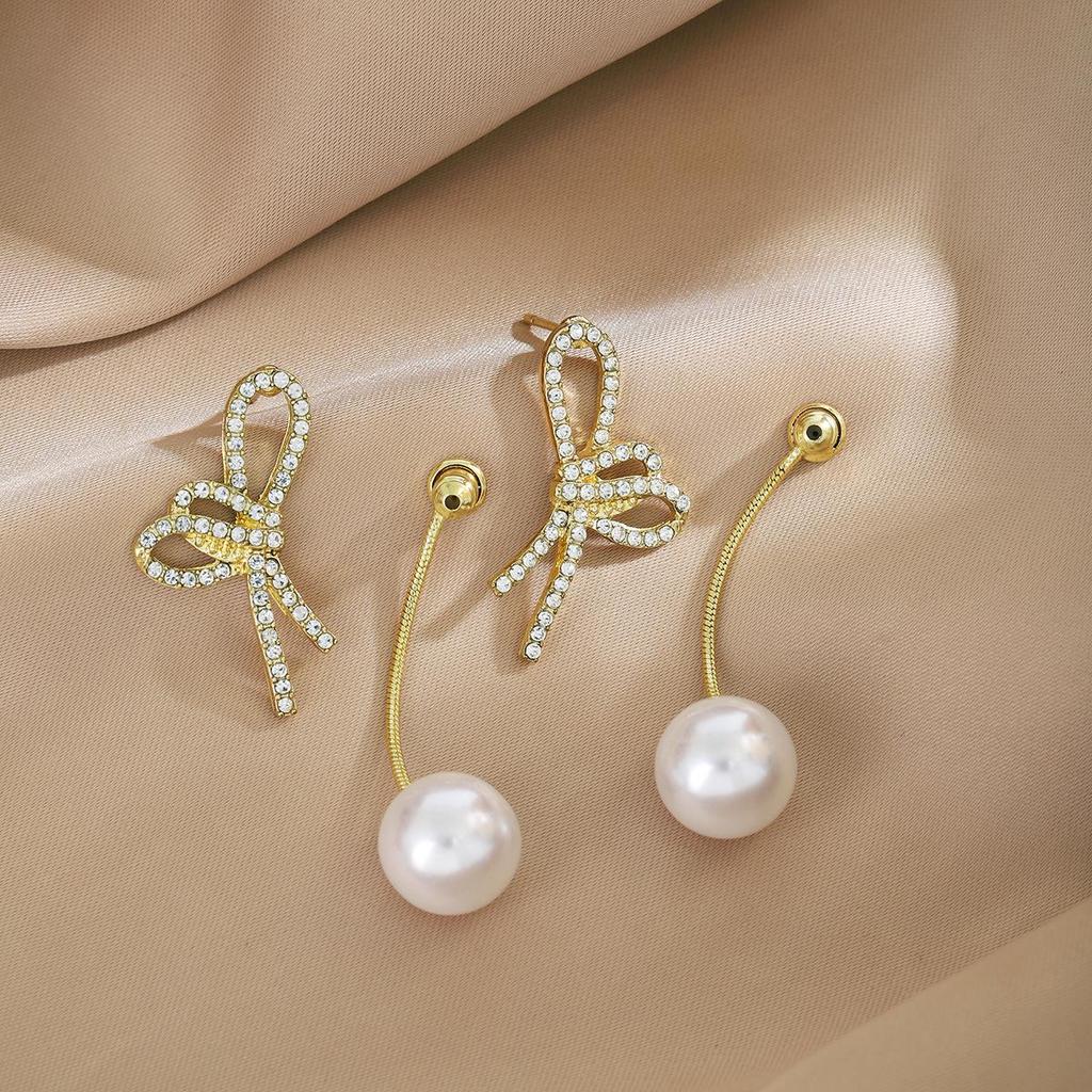 Detachable Diamond-Inlaid Bow Earrings with Pearls in Korean Style