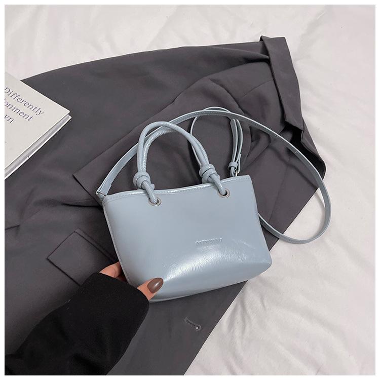 

Korean fashionable spring and summer foreign gas oil wax leather portable bucket bag versatile gentle wind temperament advanced sense messenger women