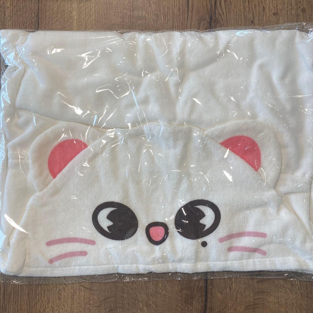 

[USED] Stray Kids Jiniret Hooded Towel with Cat Ears