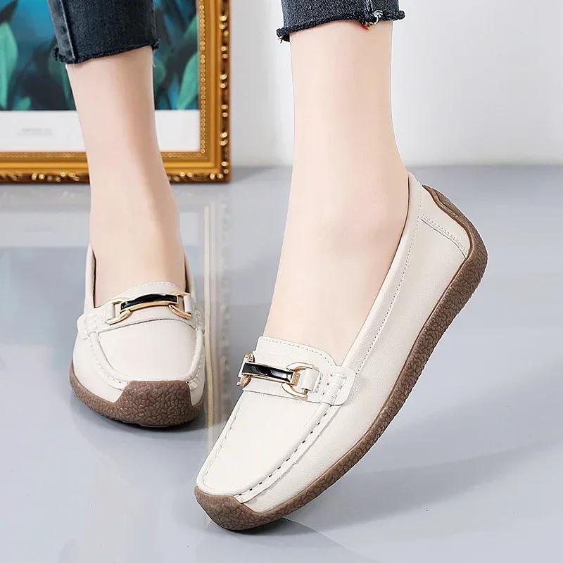 Women's Leather Flats Lightweight Slip-on Loafers Non-slip Soft Sole Casual Walking Shoes with Metal Buckle Plus Size 35-44