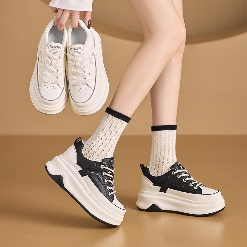 3233 kleine Größe Leder kleine weiße Schuhe Damen dicke Sohle Innenhöhe erhöht Schnürschuhe Damenschuhe Alphabet lässige Dad-Schuhe Damen