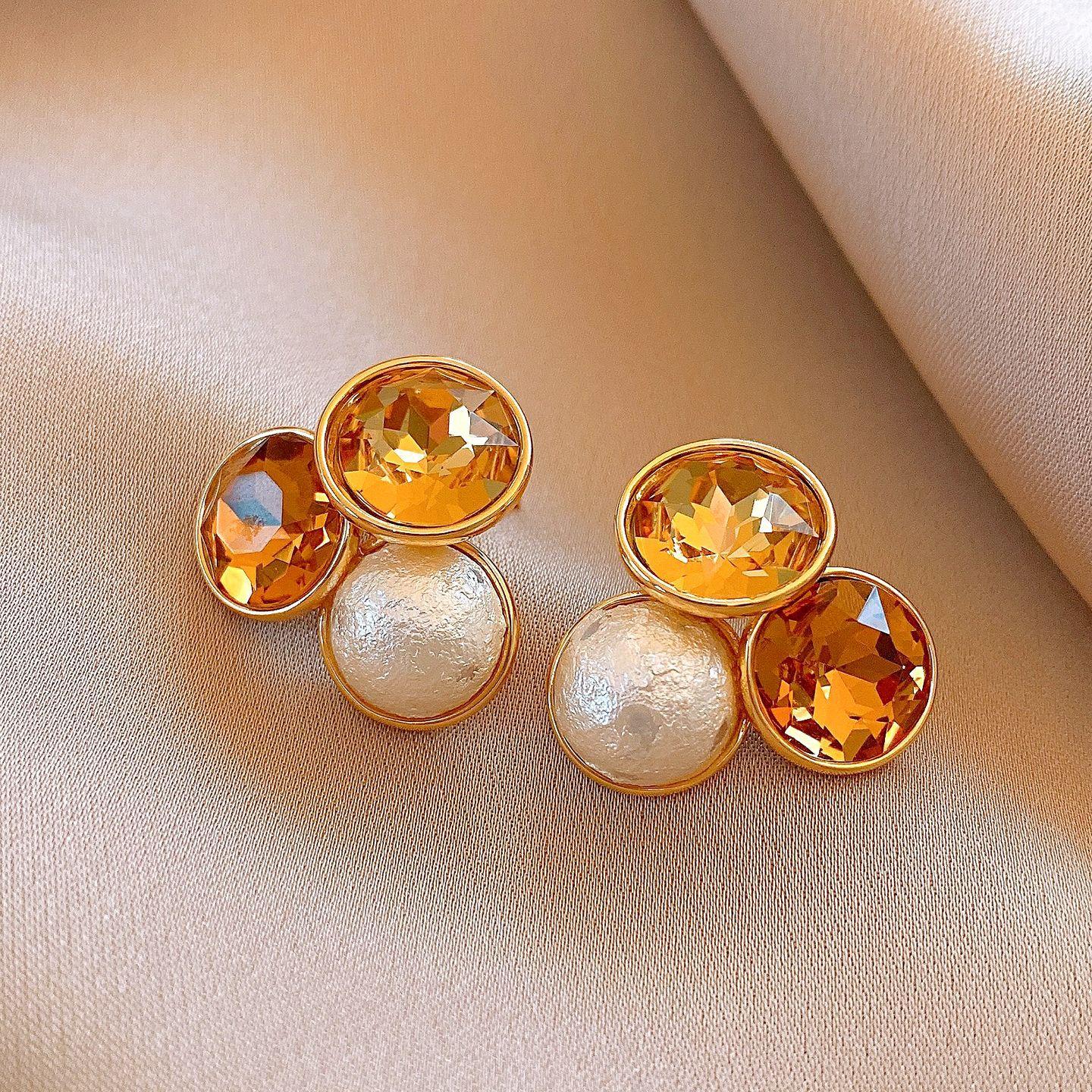 French retro diamond-set round pearl earrings, stud earrings, exquisite earrings for women