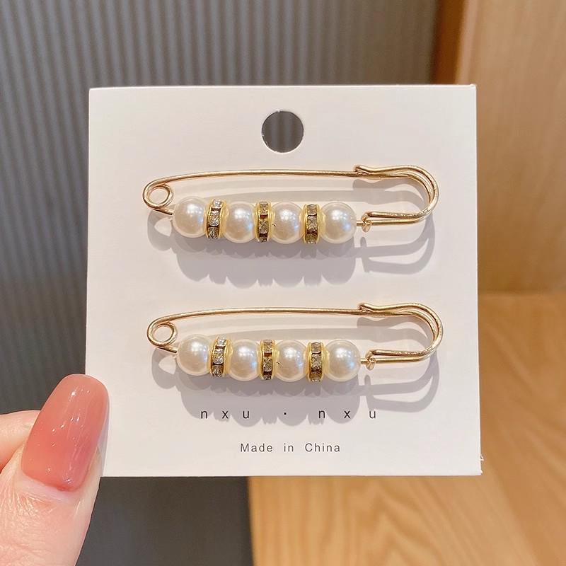 Women's Adjustable Pearl Safety Pin for Waist-Cinching and Neckline Fixing