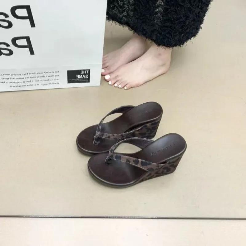 Summer New Style Summer Leopard Print Clip Toe Platform Wedges Women Slippers Fashion Thick Bottom High Heels Flip Flops Shoes