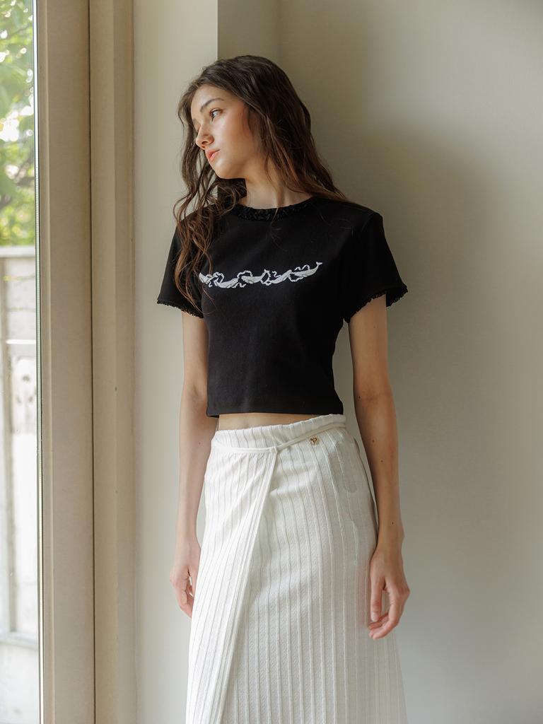 Peuswike Beluga Lace Crop T-Shirt - Black