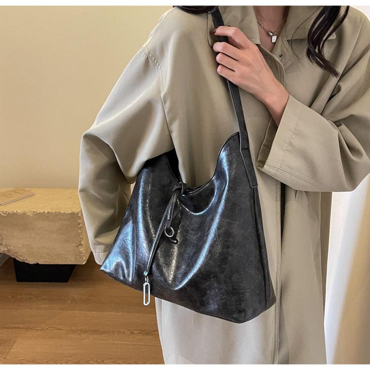 Retro high-end sense fashion large-capacity bag women's new versatile wasteland wind tote bag shoulder bag