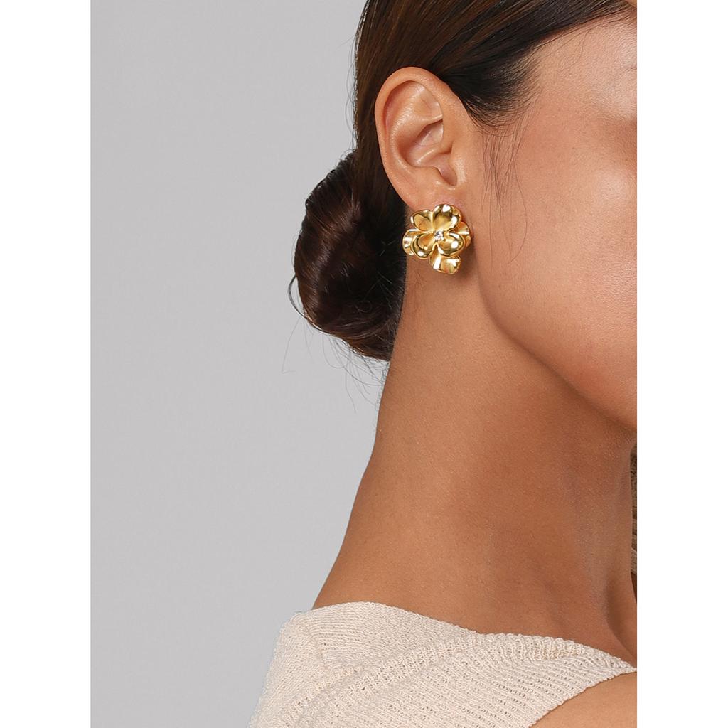 French niche design sense metal flower earrings fashion temperament elegant 18k gold five-petal flower titanium steel earrings