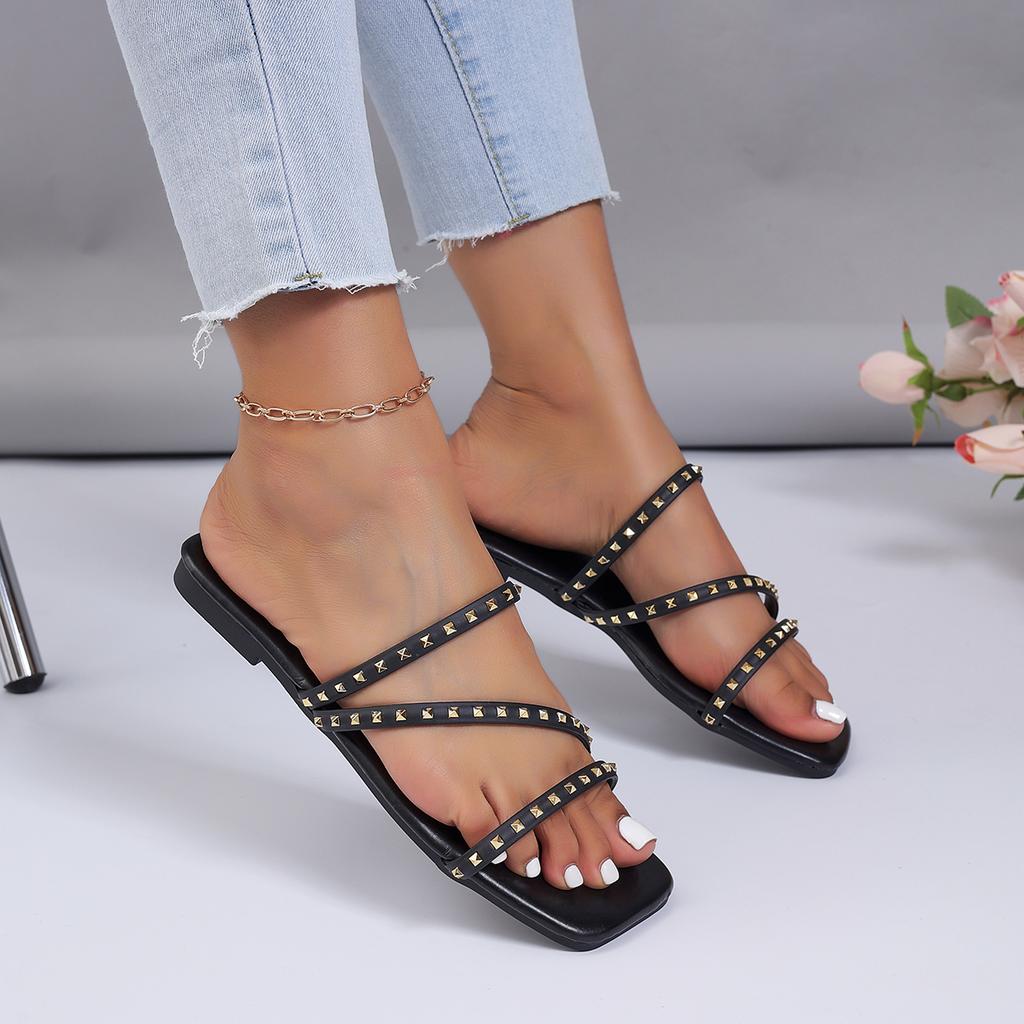 Fashion Women Slippers Summer New Flat Sandals Casual Simple Slippers Fashion Large Chain Rivet Women Shoes Home Slides Women
