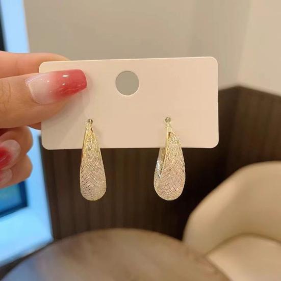 1 Paar Creolen für Damen, C-Form, ausgehöhltes Mesh-Design, glänzende Hängeohrringe aus Zirkonia