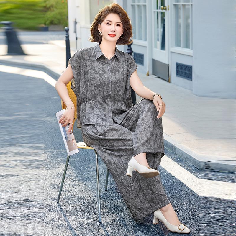 

2026 New Style Fashionable Summer Set for Middle-Aged & Elderly Women - Short Sleeve, Slimming Two-Piece, Age-Reducing Style. 4XL (130-145 lbs)