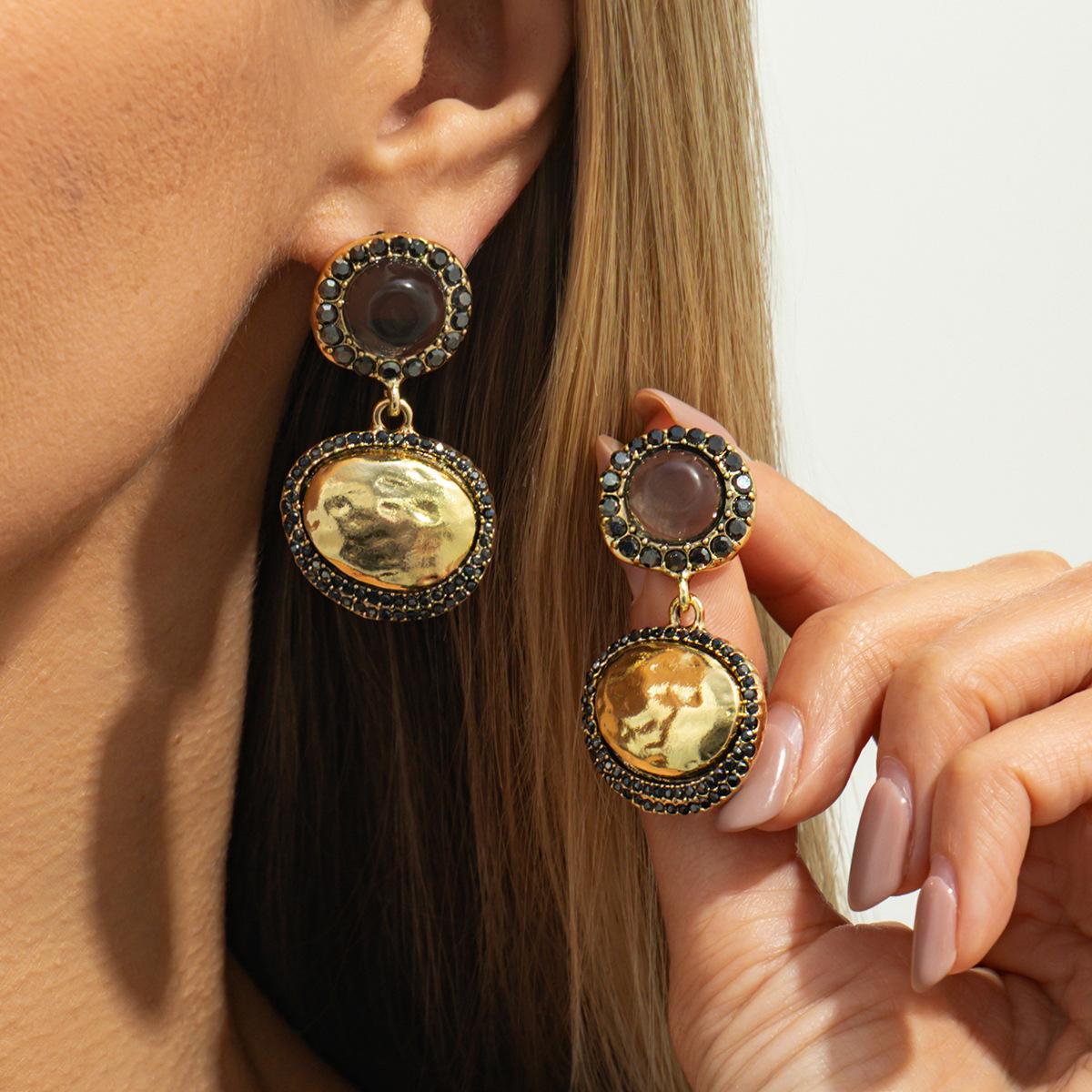 Vintage Court Style Carved Gemstone Long Fringed Earrings Light Luxury Geometric Acrylic Diamond Stud Earrings