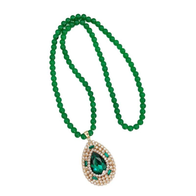 A Niche Retro Emerald Teardrop Long Necklace and Sweater Chain, Exuding A Fashionable and High-end Vibe for Women