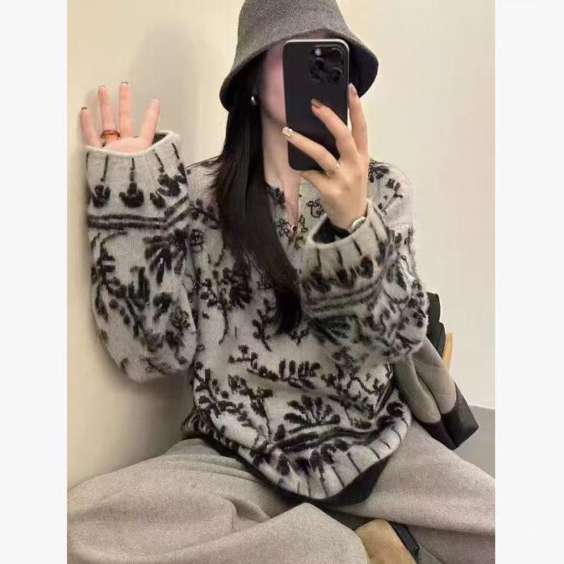Autumn/Winter Blue & White Porcelain Jacquard Knitwear - Women's New Arrival, Hot Selling, Wearable as Inner or Outer Layer