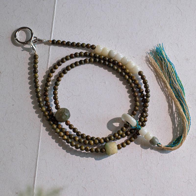 Natural Green Sandalwood Crossbody Mobile Phone Lanyard with Bodhi Pendant - Anti-loss Rope in New Chinese Style.