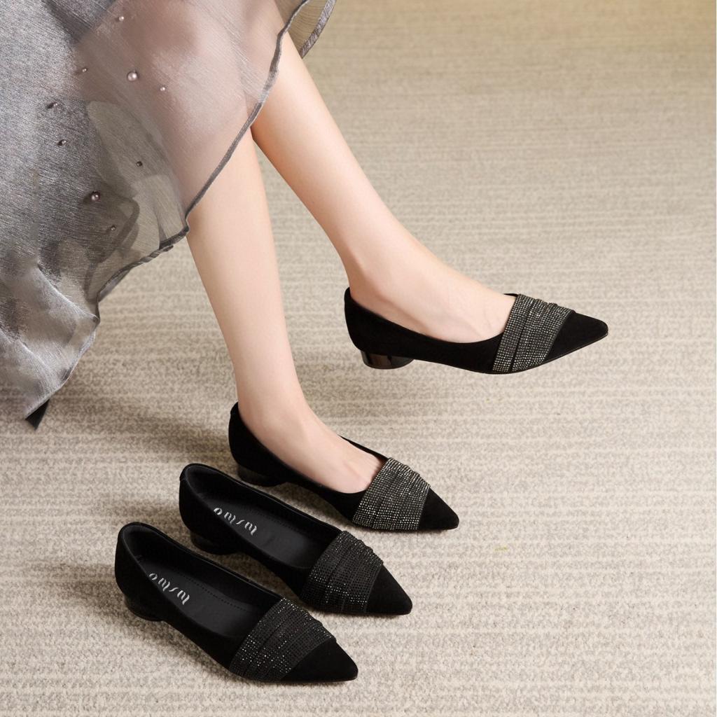 Pointed small single shoes women's 2025 French elegant banquet shoes shallow mouth flat-soled loafers full of stars hot diamond lazy shoes