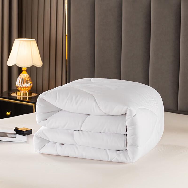 Dohia All-Season Soft Fiber Quilt