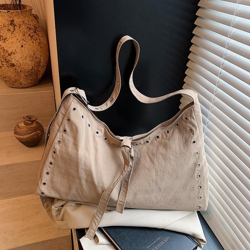 Foreign Order Niche Punk Style Fashion Rivet Bag Women 2025 Tote Bag Large Capacity Lightweight Shopping Bag