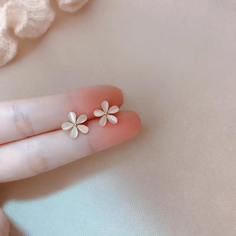 Elegant Cat s Eye Flower Stud Earrings - Japan Korea 2026 Collection for Women