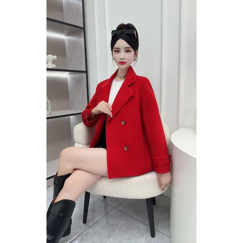 Stylish Double-faced Velvet Coat for Women, Short Petite Slimming Autumn and Winter Outerwear with Fashionable Lapel