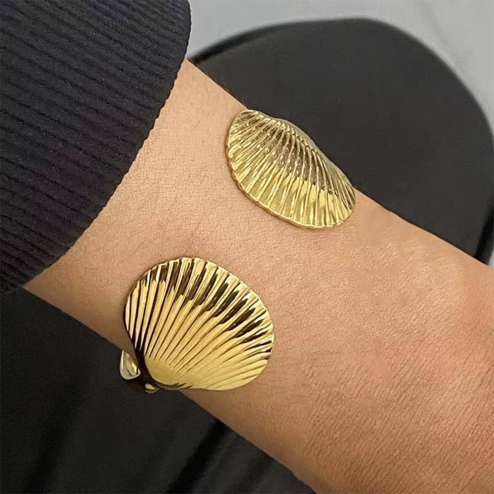 Hugging Stainless Steel Bracelet For Women Gold Color Shell Summer Waterproof Cuff Bangles Bracelets Flower Jewelry Accessories