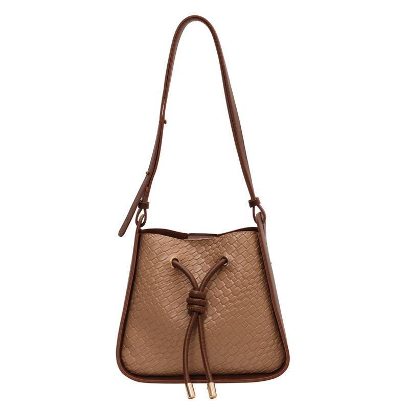 

This year s popular bag bucket bag women s 2025 new trendy high-end retro shoulder bag fashion messenger commuter bag хаки