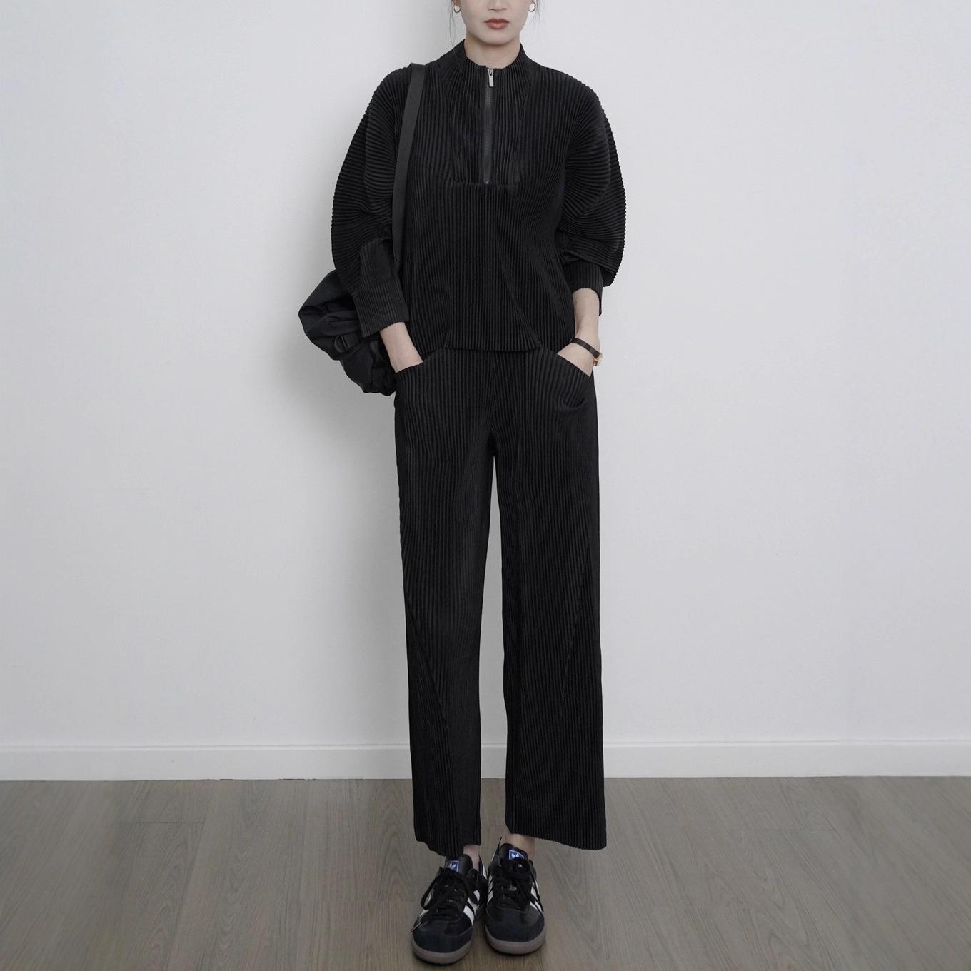 

Women s Fashionable Autumn/Winter Sports Suit: 2025 Pleated Top & Straight-Leg Pants Set One Size чёрный