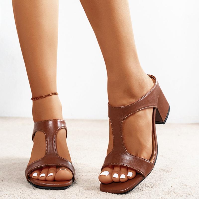 Mode Neue Sommerstile mit dicken Absätzen/bequeme leichte Mund Bankett Damenschuhe Modische Sexy eckige Zehenpartie Leichte Strandschuhe