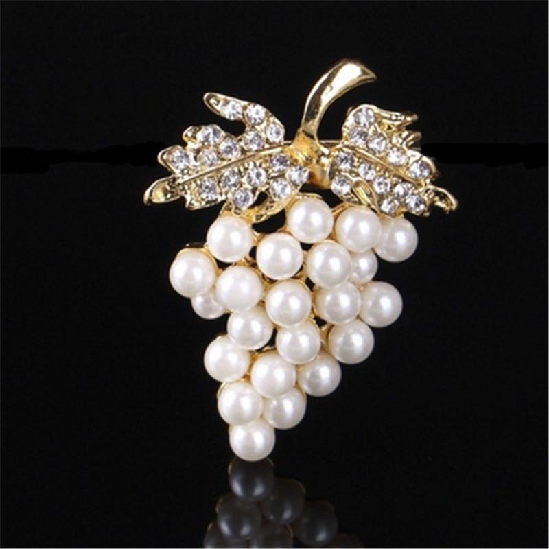 Korean Style Pearl Brooch: Versatile Floral Diamond Pin for Women's Coats