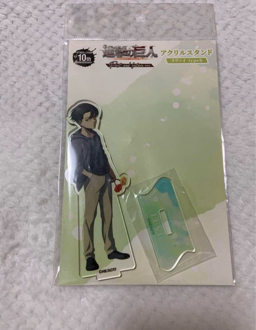 

[USED] Attack on Titan Levi Childhood Past and Future Acrylic Stand