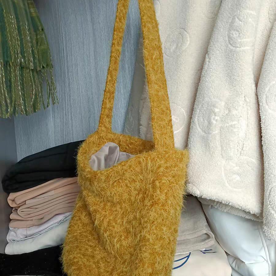 Autumn and Winter Soft Waxy Yellow Fruit Tree Bucket Bag Women's 2025 New Plush Commuter Bag Fashionable Woolen Shoulder Messenger Bag