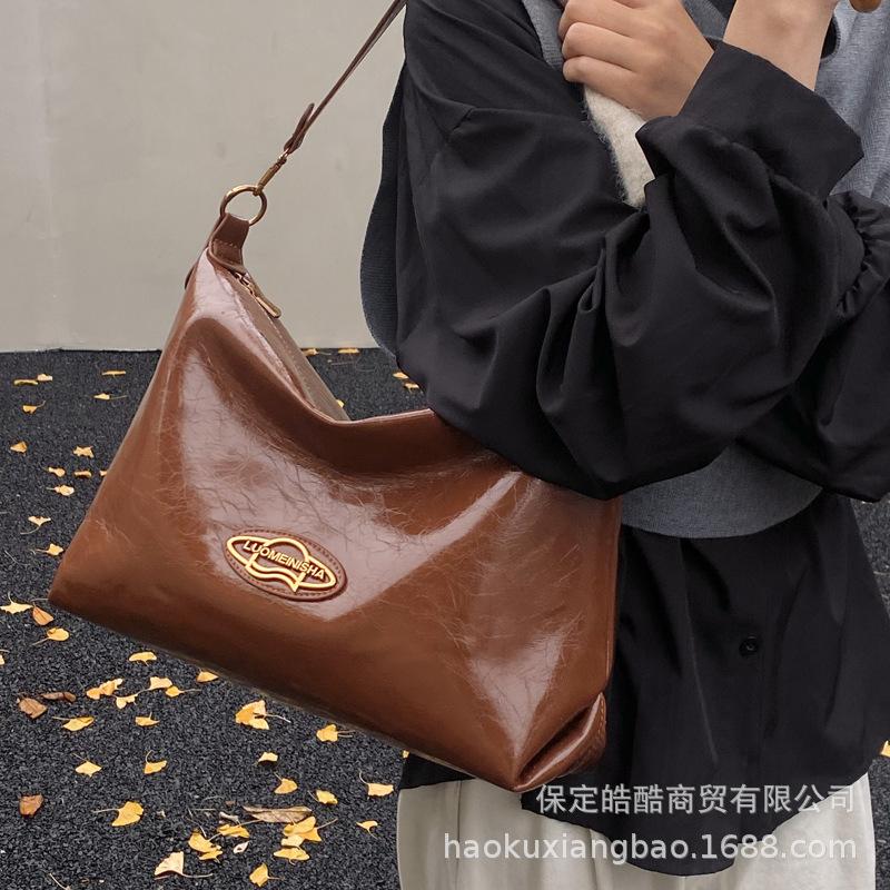 Tote Bag Women's Large Capacity 2025 New Trendy Fashion Simple Retro Design Going Out Commuting Shoulder Bag Messenger Bag