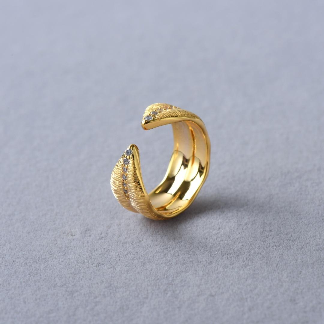 

Light Luxury Retro Metal Brushed Banana Leaf Inlaid Zircon Ring With Unique Personality And High-End Temperament Ring