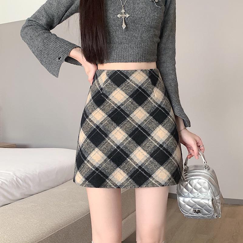 

Plus Size Korean Wool Plaid A-Line Midi Skirt - High Waist, Hip-Hugging, Retro Chic for Autumn/Winter 3XL чёрный