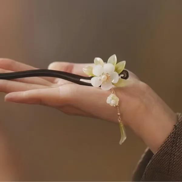 2024 Retro Magnolia Wooden Hairpin with Lily of the Valley Tassel: Simple Bun Accessory for Hanfu & Cheongsam