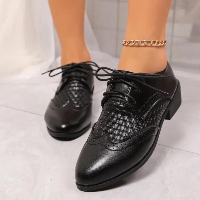 2025 Lace Low Heel Pointy Lace-up Deep Mouth Single Shoes British Retro Handsome Large Size Women's Shoes