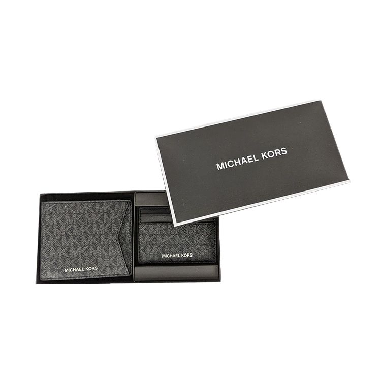 

Michael Kors Classic Short Vintage Monogram Canvas Three-In-One Wallet Men Wallet Black 36H9LGFF7B-BLACK Basic Set (Bag+Box)