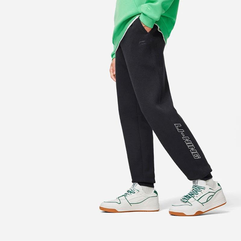 Li Ning Sports Lifestyle Series Letter Logo Printed Cuffed Elastic Waist Knitted Joggers Men Joggers Black AKLU019-2
