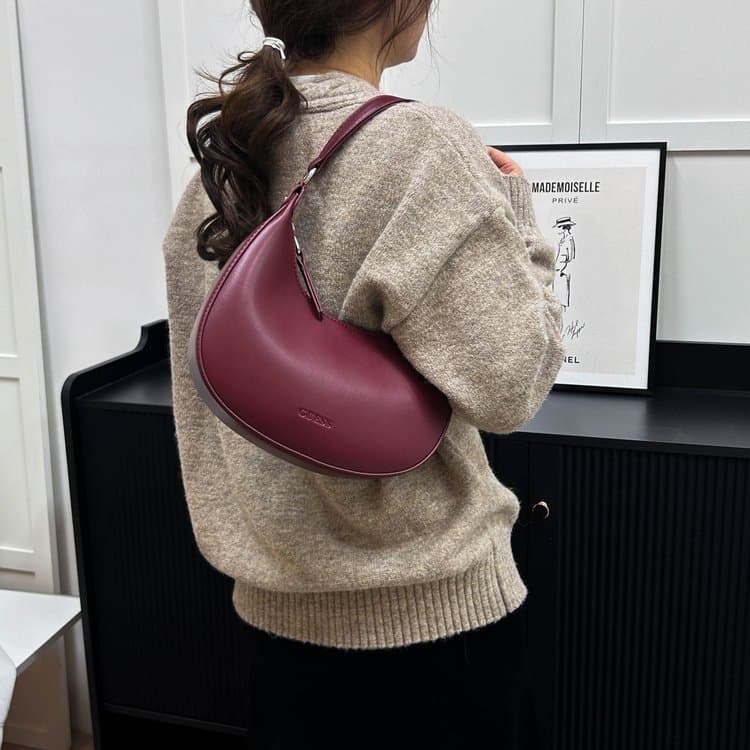 New Women's Shoulder Bag Portable Oblique Half-moon Bag